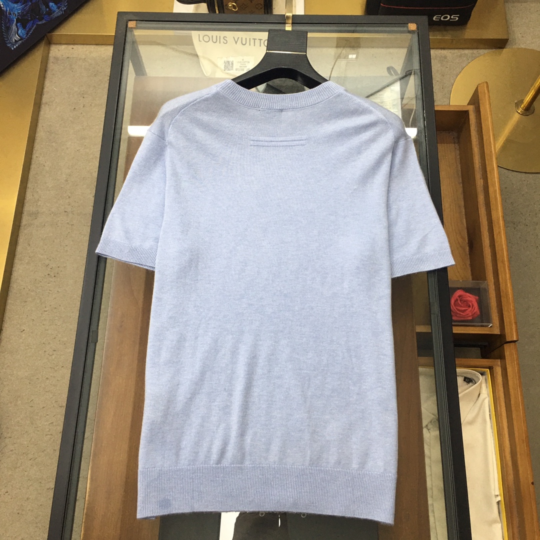 🆕专柜新品🌹🔥《杰尼亚》S-XL(报身高体重)💕
2025春夏新品短袖针织衫，官网同步发售，意大利进口混