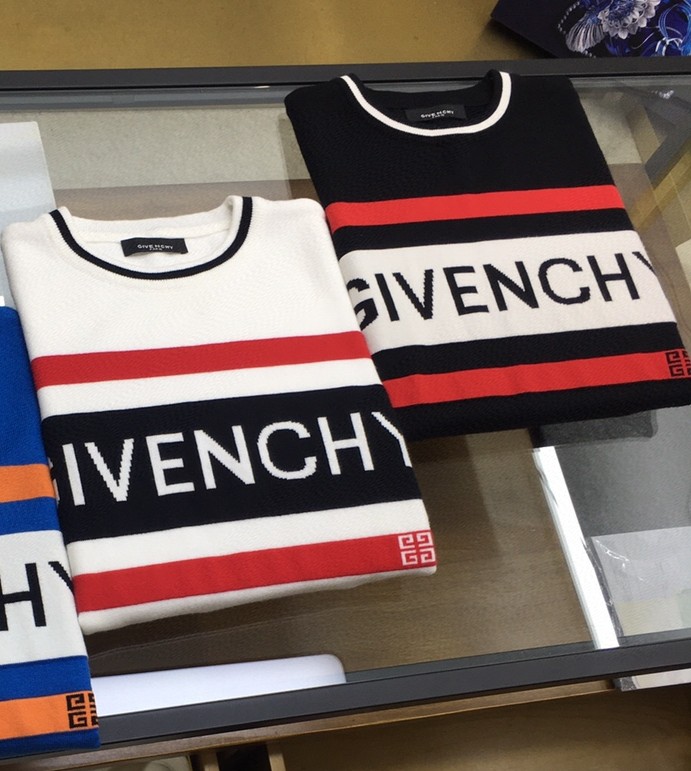 新品毛衣Givenchy纪梵希秋冬新品撞色毛衣胸前饰以GIVENCHY字母彩色提花工艺设计客供羊毛混纺面