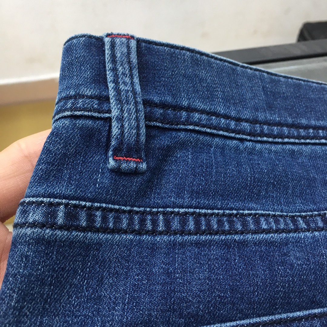 P696 Kiton.25 Men’s Jeans: Sophisticated Production, Classic Style for Autumn/Winter - 图片 6
