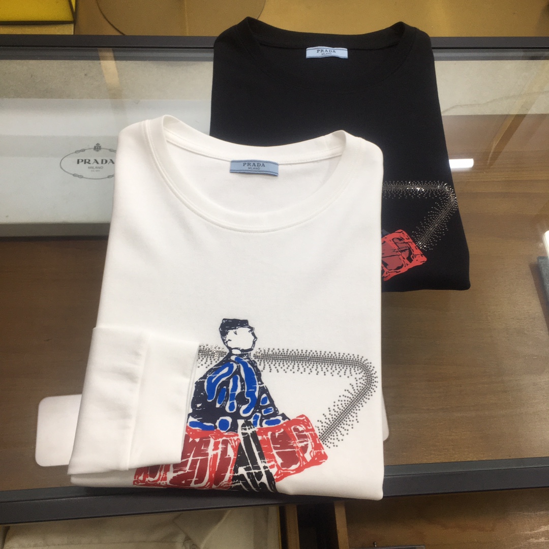 NO:119791,New product [Prad...] 2025 season fashion long-sleeved sweatshirt high-end customized classic series, fashionable and stylish classic round neck style, simple and elegant, classic brand high-end LOGO design on the chest, adopts high-end inner lining, excellent anti-static feel, comfortable and smooth, excellent style, crisp and stylish, street sports versatile item, low-key but luxurious, a must-have counter size for men [please report height and weight if you place an order]...,,prada,hoodie,sweatshirts,alexander wang19860909新品【Prad...】 2025季时尚长袖卫衣 高端定制经典系列,时尚有型 经典圆领款式,简单大方,胸前经典品牌高档LOGO设计 采用高档内里保暖极佳 可防静电手感舒适顺滑 ,版型超赞 挺括有型 ,街头运动百搭单品,上身低调而不失奢华,潮男必备款专柜尺码M-4XL【下单请报身高体重】..,,prada,hoodie,sweatshirts,alexander wang,Men's clothing