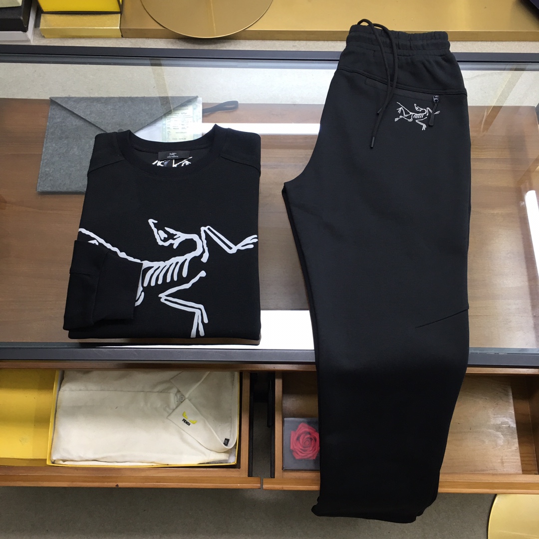 NO:116559,New product suit tops [Ancestor] Disposal / AW Latest Outdoor Bird Fleece Series Sweatshirt Exclusive customized original self-heating integrated velvet fabric, warm and comfortable in autumn and winter, perfect fusion of style and function, the front iconic ** bird exquisite foam velvet print and back exquisite embroidery, exclusive style and line craftsmanship, highlighting brand details Black, blue M-3XL, hoodie, sweatshirts, alexander wang19860909新品套装上衣裤【始祖】拆卖 /AW 最新户外鸟绒绒系列卫衣 独家定制原原级自发热一体绒面料,秋冬季温暖舒适,款式与功能完美融合前幅标志性**鸟精致发泡绒印花与后幅精致绣花,专属风格冚线工艺,彰显品牌细节 黑色,蓝色Ｍ-3XL,,hoodie,sweatshirts,alexander wang,Men's clothing