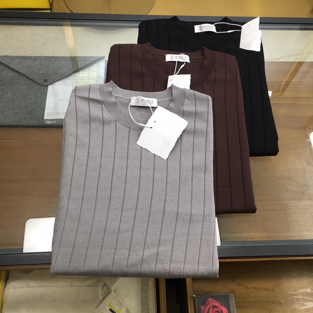 NO:433441,New product [BC...] 2025 Spring and Summer New Short Sleeve Knitted Short Sleeves The overall color is bright and bright, and the customized mercerized cotton feels smooth and soft, with a strong drape, natural and soft texture, super comfortable in the body, and a strong drape!  T-shirts are very comfortable and practical in daily wear, super toughness is better than ordinary cotton, the texture is fine, soft and skin-friendly, the touch is light and cool, the color is bright and the color is high in color, the color is good, the breathability and drape are good, and it can be worn now. Especially when driving and going out, M-3xL, T-shirt,tees, t-shirt,alexander wang19860909新品【BC...】 2025 春夏新款短袖 针织短袖 整体上色泽较鲜明和光亮,定制丝光棉 手感顺滑揉软,悬垂感特强,质地自然柔软、贴身超级舒服,悬垂感特强！T恤日常穿搭很自在很实用,超级的有韧性比起一般的棉手感质感都更好的,面料质地细腻、柔软、亲肤,触感轻薄凉爽,色泽艳丽色牢度高,透气性及悬垂性好 现在也可以穿 特别是开车和外出,M-3xL,,T-shirt,tees，t-shirt,alexander wang,Men's clothing