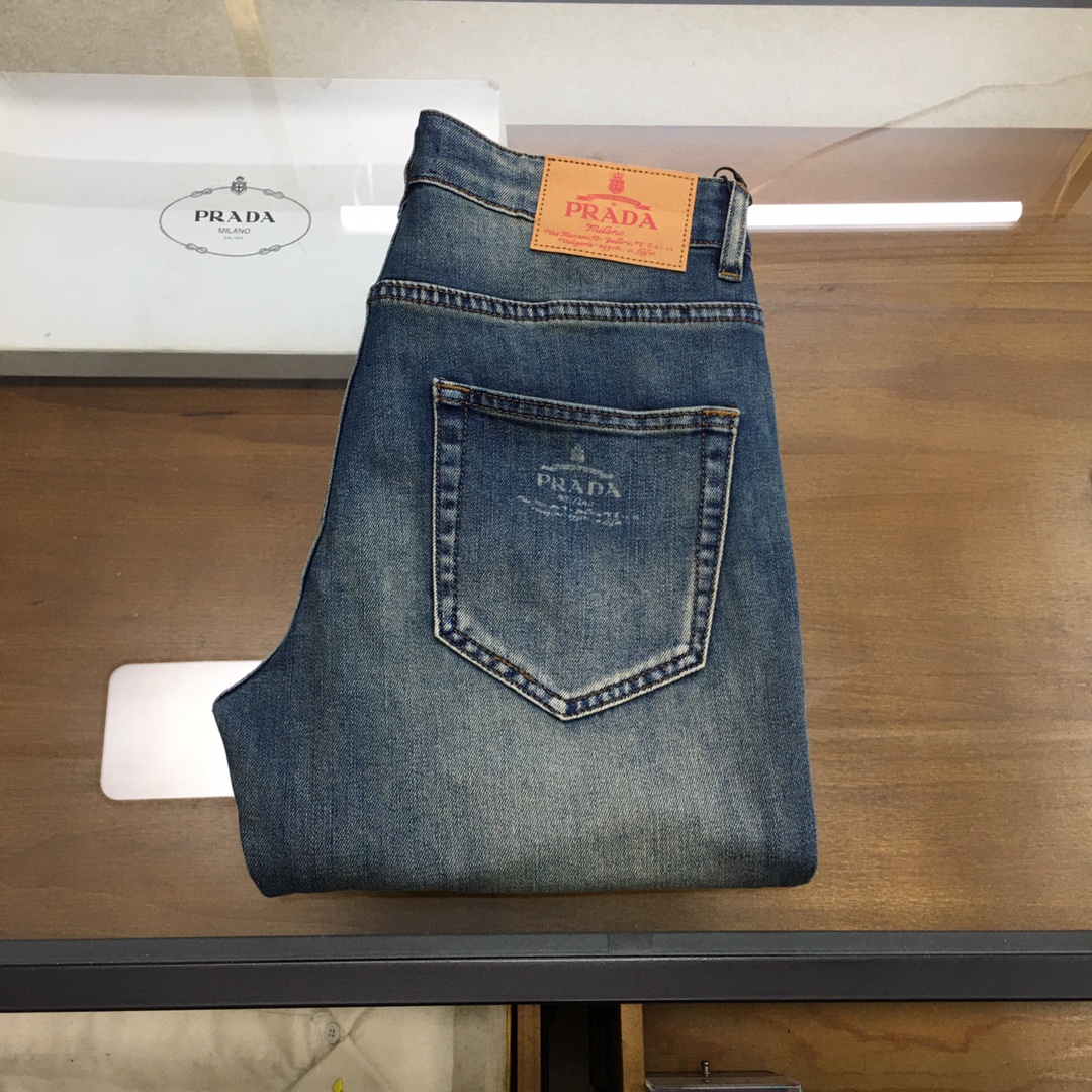 NO:154443,New product [Prad..] New# - New spring and summer style, original original cloth and original washing water for men's jeans!  Imported original wash elastic fabrics, complex handicrafts superimposed, any wash process will become a completely different color effect after a few more seconds, so it is more precious, especially long-lasting and odor-resistant... Use the best tannin elastic texture, genuine leather leather cards, high-quality metal accessories... to create a unique and original jeans style!  Classic logo embossing technology, original hardware and accessories, super positive style, comfortable and breathable, extremely high grade, counter quality, and handsome upper body. Number of codes 29-38 (35 37).,,prada,jeans,alexander wang19860909新品【Prad..】 New# -春夏新款,男士牛仔裤原厂原布原洗水！进口原版水洗弹力面料,复杂的手工艺叠加,任何一个洗水环节多停留几秒都会变成完全不一样的颜色效果,所以越加珍贵,特别持久、耐味…… 选用上乘的丹宁弹力质感,真皮皮牌、高定的金属辅料……打造出独特及原创的牛仔裤款型！ 经典logo压花工艺,原版五金辅料,版型超正,舒适透气,档次极高,专柜品质,上身帅气十足. 码数29-38（35 37）.,,prada,jeans,alexander wang,Men's clothing