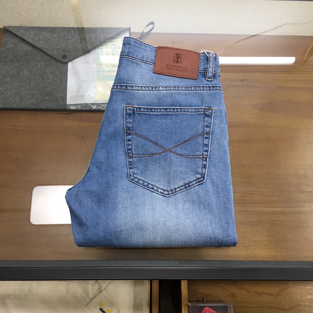 NO:154439,New product [B.C] New# - New spring and summer style, original original cloth and original washing water for men's jeans!  Imported original wash elastic fabrics, complex handicrafts superimposed, any wash process will become a completely different color effect after a few more seconds, so it is more precious, especially long-lasting and odor-resistant... Use the best tannin elastic texture, genuine leather leather cards, high-quality metal accessories... to create a unique and original jeans style!  Classic logo embossing technology, original hardware and accessories, super positive style, comfortable and breathable, extremely high grade, counter quality, and handsome upper body. Number of codes 29-38 (35 37).,, jeans, alexander wang19860909新品【B.C】 New# -春夏新款,男士牛仔裤原厂原布原洗水！进口原版水洗弹力面料,复杂的手工艺叠加,任何一个洗水环节多停留几秒都会变成完全不一样的颜色效果,所以越加珍贵,特别持久、耐味…… 选用上乘的丹宁弹力质感,真皮皮牌、高定的金属辅料……打造出独特及原创的牛仔裤款型！ 经典logo压花工艺,原版五金辅料,版型超正,舒适透气,档次极高,专柜品质,上身帅气十足. 码数29-38（35 37）.,,jeans,alexander wang,Men's clothing