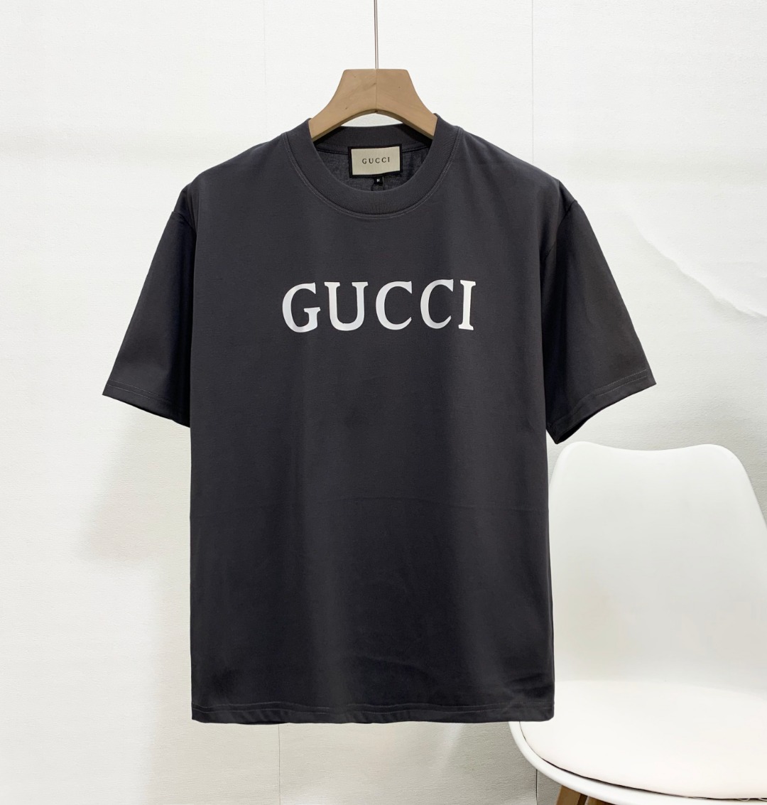 💰80
【高品质】
GUCCI新款 柜子情侣款圆领短袖T恤,柜子同步 上身帅气时尚个性潮流长袖T恤!简单有个性,上身效果巨帅,打底外穿都很好看,颜色搭配也超赞的,特别定制280克双纱 纯棉面料,柔软舒服,天气暖和起来了就可以单穿啦,柜子销量也是很惊人的,因为非常的经典百搭,男女都能穿, 版型休闲宽松,新元素,新感觉,你还在等啥!现货开售!年年都是经典款式,高品质长袖体恤!喜欢的兄弟姐妹们快速入手哦!网红同款!小红书推荐!明星同款!百搭神器.牛逼!特别推荐!回头率超高!
颜色:黑色 深灰 酒红
尺码 / M-2XL
M 衣长68胸围104 肩宽54
m可穿100斤-135斤
L 衣长70 胸围108 肩宽56
L可穿135斤-155斤
XL 衣长72 胸围112肩宽58
XL可穿155斤-185斤
2XL衣长74胸围116 肩宽60
2XL可穿180斤-210斤