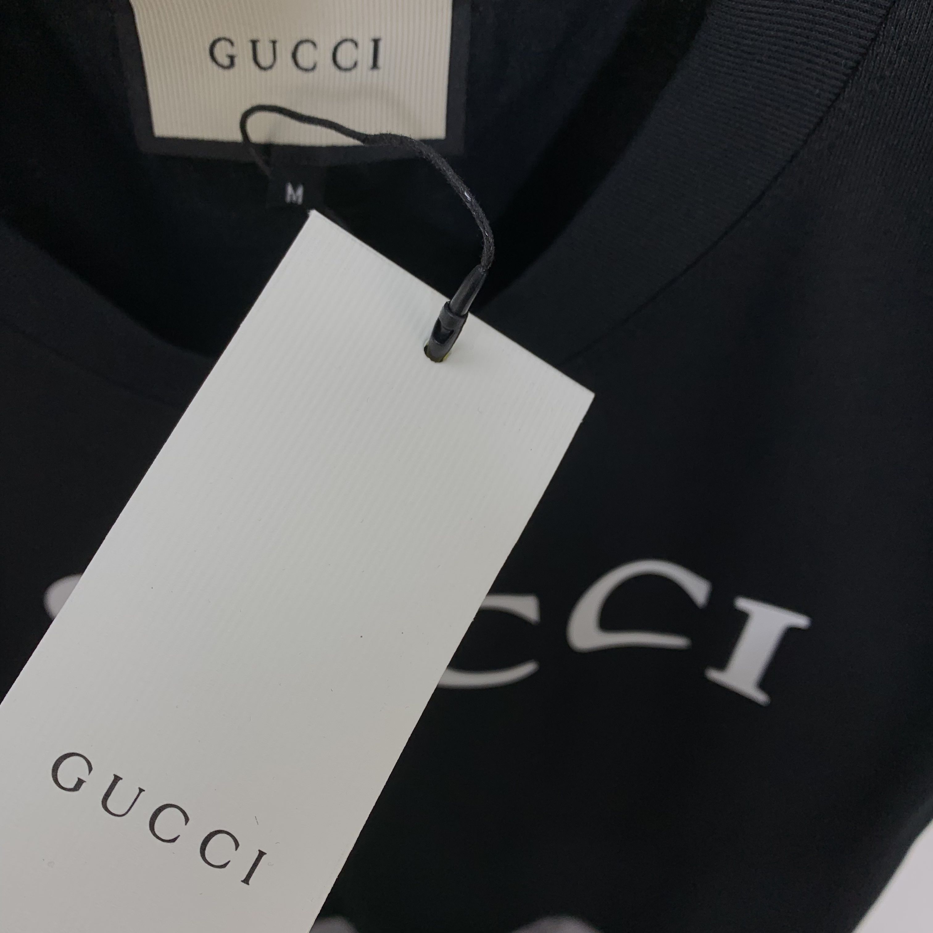 💰80
【高品质】
GUCCI新款 柜子情侣款圆领短袖T恤,柜子同步 上身帅气时尚个性潮流长袖T恤!简单有个性,上身效果巨帅,打底外穿都很好看,颜色搭配也超赞的,特别定制280克双纱 纯棉面料,柔软舒服,天气暖和起来了就可以单穿啦,柜子销量也是很惊人的,因为非常的经典百搭,男女都能穿, 版型休闲宽松,新元素,新感觉,你还在等啥!现货开售!年年都是经典款式,高品质长袖体恤!喜欢的兄弟姐妹们快速入手哦!网红同款!小红书推荐!明星同款!百搭神器.牛逼!特别推荐!回头率超高!
颜色:黑色 深灰 酒红
尺码 / M-2XL
M 衣长68胸围104 肩宽54
m可穿100斤-135斤
L 衣长70 胸围108 肩宽56
L可穿135斤-155斤
XL 衣长72 胸围112肩宽58
XL可穿155斤-185斤
2XL衣长74胸围116 肩宽60
2XL可穿180斤-210斤
