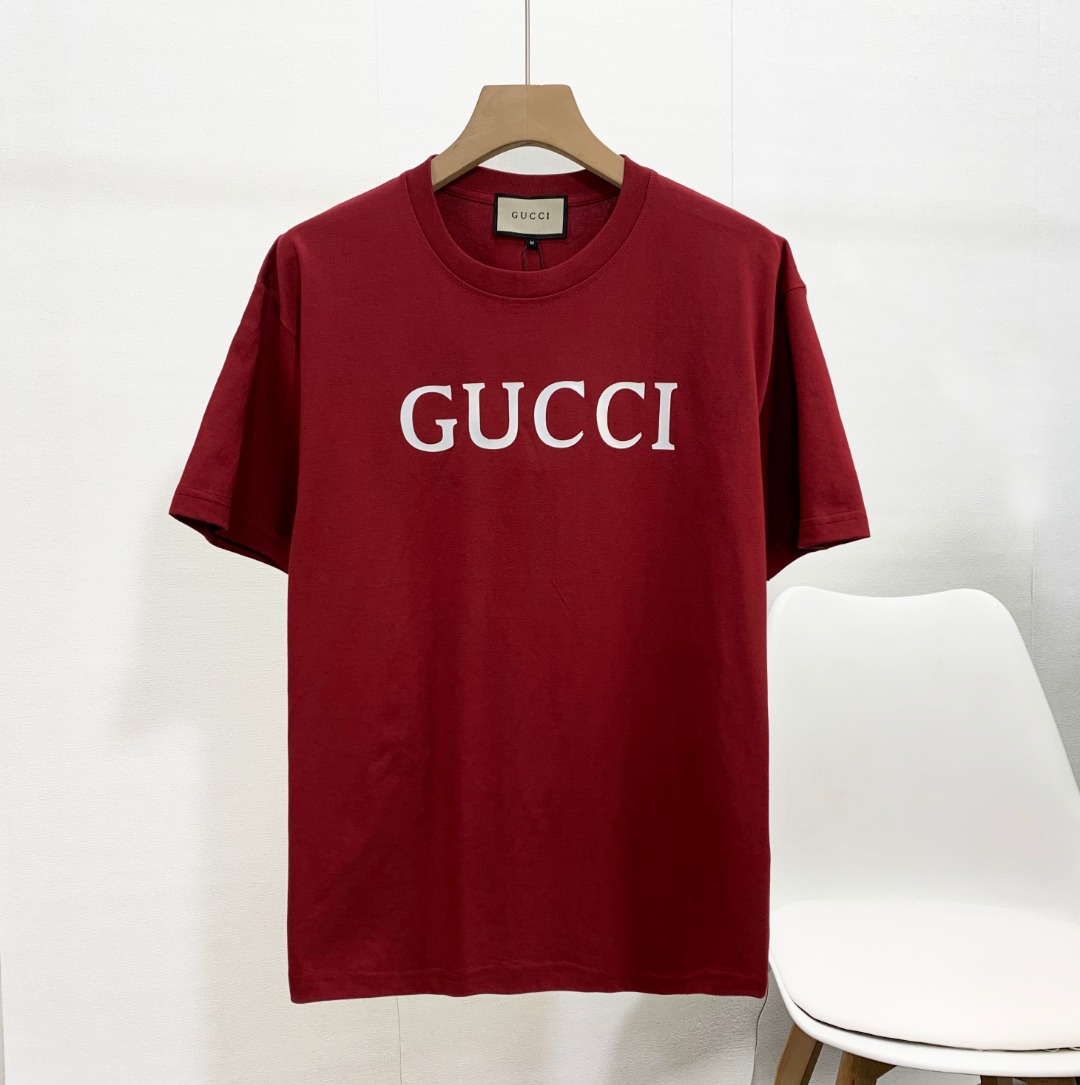 💰80
【高品质】
GUCCI新款 柜子情侣款圆领短袖T恤,柜子同步 上身帅气时尚个性潮流长袖T恤!简单有个性,上身效果巨帅,打底外穿都很好看,颜色搭配也超赞的,特别定制280克双纱 纯棉面料,柔软舒服,天气暖和起来了就可以单穿啦,柜子销量也是很惊人的,因为非常的经典百搭,男女都能穿, 版型休闲宽松,新元素,新感觉,你还在等啥!现货开售!年年都是经典款式,高品质长袖体恤!喜欢的兄弟姐妹们快速入手哦!网红同款!小红书推荐!明星同款!百搭神器.牛逼!特别推荐!回头率超高!
颜色:黑色 深灰 酒红
尺码 / M-2XL
M 衣长68胸围104 肩宽54
m可穿100斤-135斤
L 衣长70 胸围108 肩宽56
L可穿135斤-155斤
XL 衣长72 胸围112肩宽58
XL可穿155斤-185斤
2XL衣长74胸围116 肩宽60
2XL可穿180斤-210斤