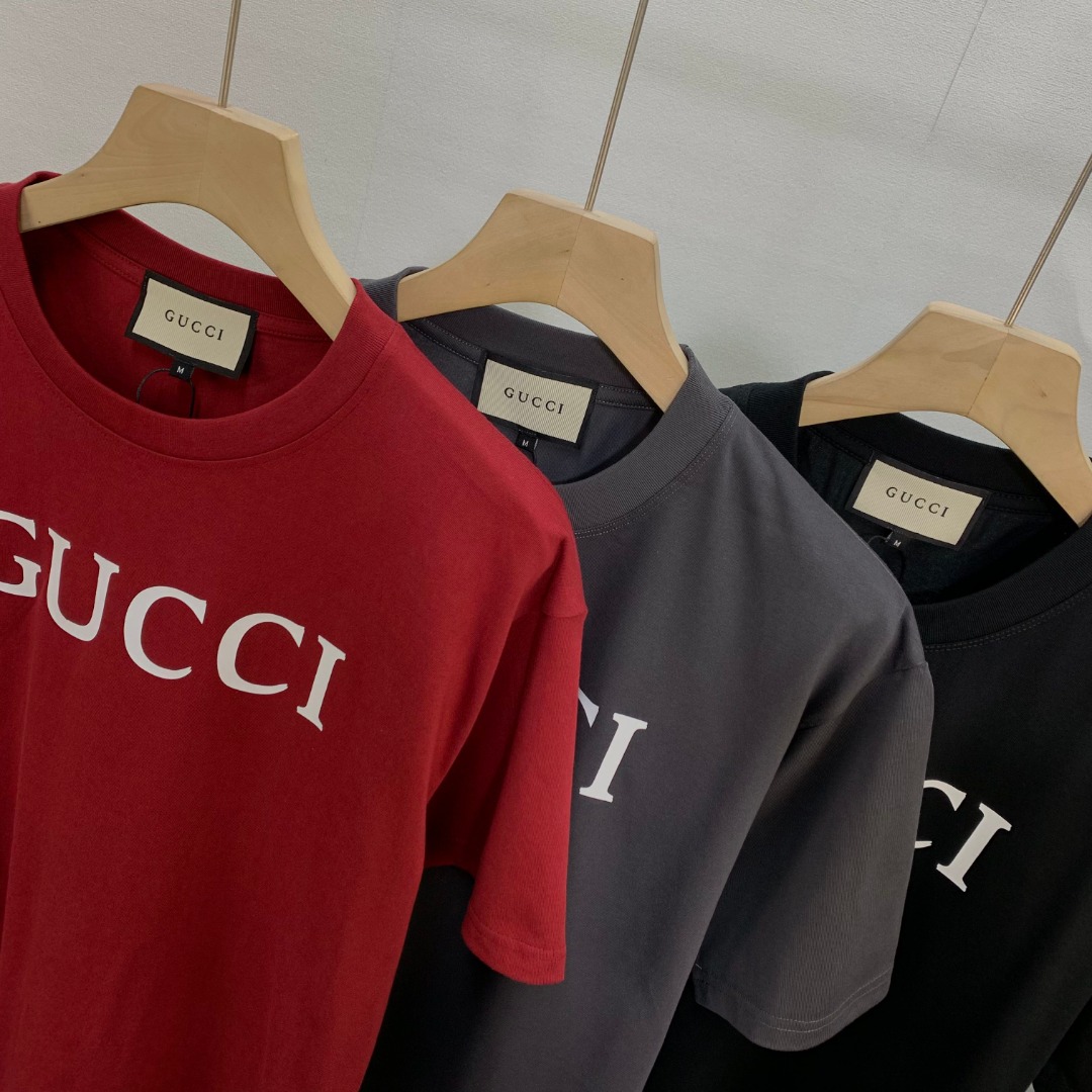 💰80
【高品质】
GUCCI新款 柜子情侣款圆领短袖T恤,柜子同步 上身帅气时尚个性潮流长袖T恤!简单有个性,上身效果巨帅,打底外穿都很好看,颜色搭配也超赞的,特别定制280克双纱 纯棉面料,柔软舒服,天气暖和起来了就可以单穿啦,柜子销量也是很惊人的,因为非常的经典百搭,男女都能穿, 版型休闲宽松,新元素,新感觉,你还在等啥!现货开售!年年都是经典款式,高品质长袖体恤!喜欢的兄弟姐妹们快速入手哦!网红同款!小红书推荐!明星同款!百搭神器.牛逼!特别推荐!回头率超高!
颜色:黑色 深灰 酒红
尺码 / M-2XL
M 衣长68胸围104 肩宽54
m可穿100斤-135斤
L 衣长70 胸围108 肩宽56
L可穿135斤-155斤
XL 衣长72 胸围112肩宽58
XL可穿155斤-185斤
2XL衣长74胸围116 肩宽60
2XL可穿180斤-210斤