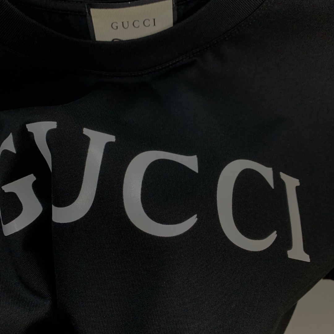 💰80
【高品质】
GUCCI新款 柜子情侣款圆领短袖T恤,柜子同步 上身帅气时尚个性潮流长袖T恤!简单有个性,上身效果巨帅,打底外穿都很好看,颜色搭配也超赞的,特别定制280克双纱 纯棉面料,柔软舒服,天气暖和起来了就可以单穿啦,柜子销量也是很惊人的,因为非常的经典百搭,男女都能穿, 版型休闲宽松,新元素,新感觉,你还在等啥!现货开售!年年都是经典款式,高品质长袖体恤!喜欢的兄弟姐妹们快速入手哦!网红同款!小红书推荐!明星同款!百搭神器.牛逼!特别推荐!回头率超高!
颜色:黑色 深灰 酒红
尺码 / M-2XL
M 衣长68胸围104 肩宽54
m可穿100斤-135斤
L 衣长70 胸围108 肩宽56
L可穿135斤-155斤
XL 衣长72 胸围112肩宽58
XL可穿155斤-185斤
2XL衣长74胸围116 肩宽60
2XL可穿180斤-210斤