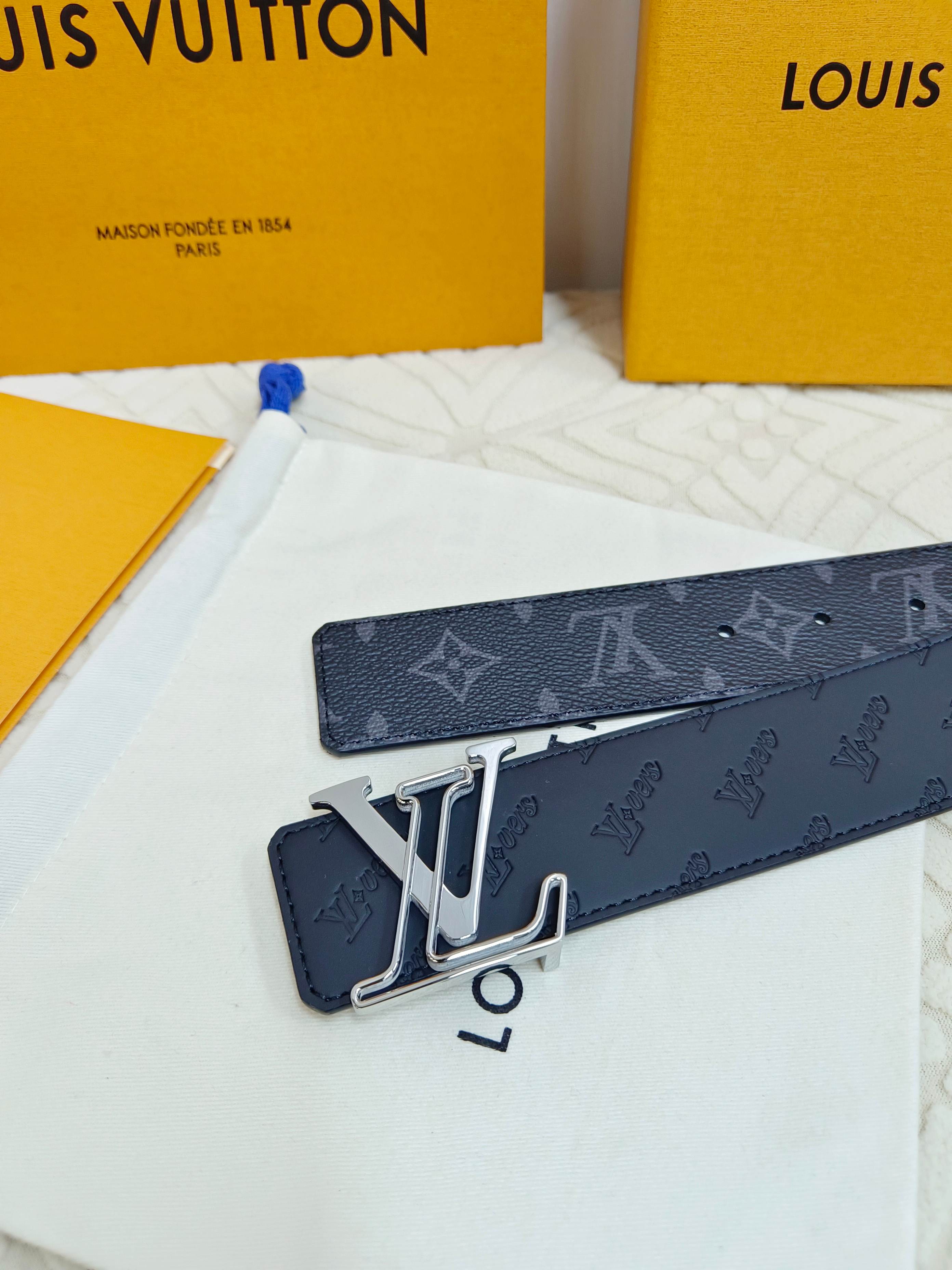 NO:740909,Louis Vuitton LV authentic specifications, original order quality, counter waterproof fabric, embossed first-layer cowhide, 38mm high-quality steel buckle, popular items in autumn and winter, belt, louis vuitton, louis vuitton, cowhide19860909路易威登LV 正品规格 原单品质 专柜防水面料 压花头层牛皮 38mm 精品钢扣 秋冬爆款单品,皮带,louis vuitton,louis vuitton,cowhide,Belt