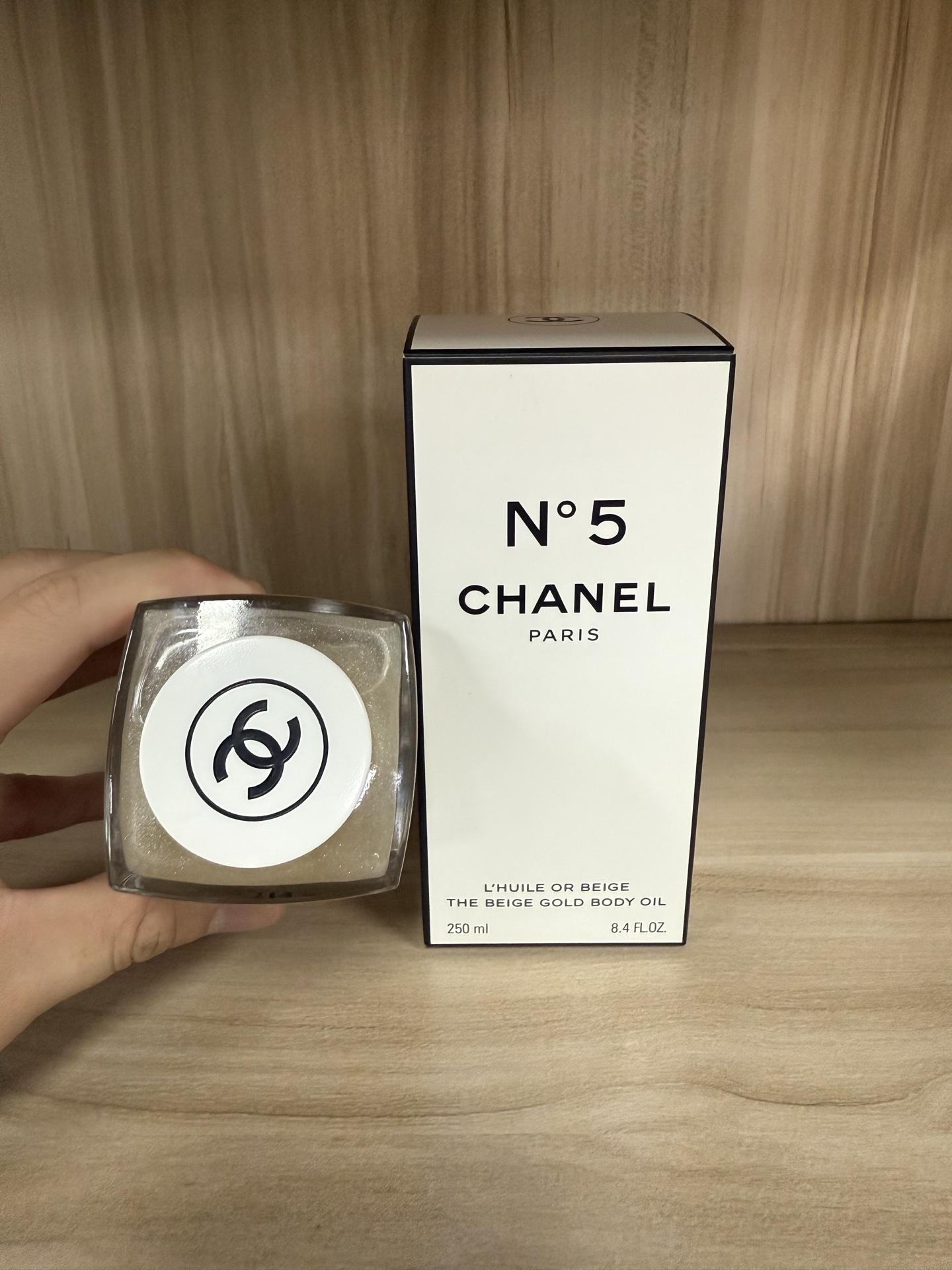 70！（下单备注：香奈儿鎏金5号油）
香奈儿鎏金5号精华油250ML
独家私模，对版盖子，进口料体