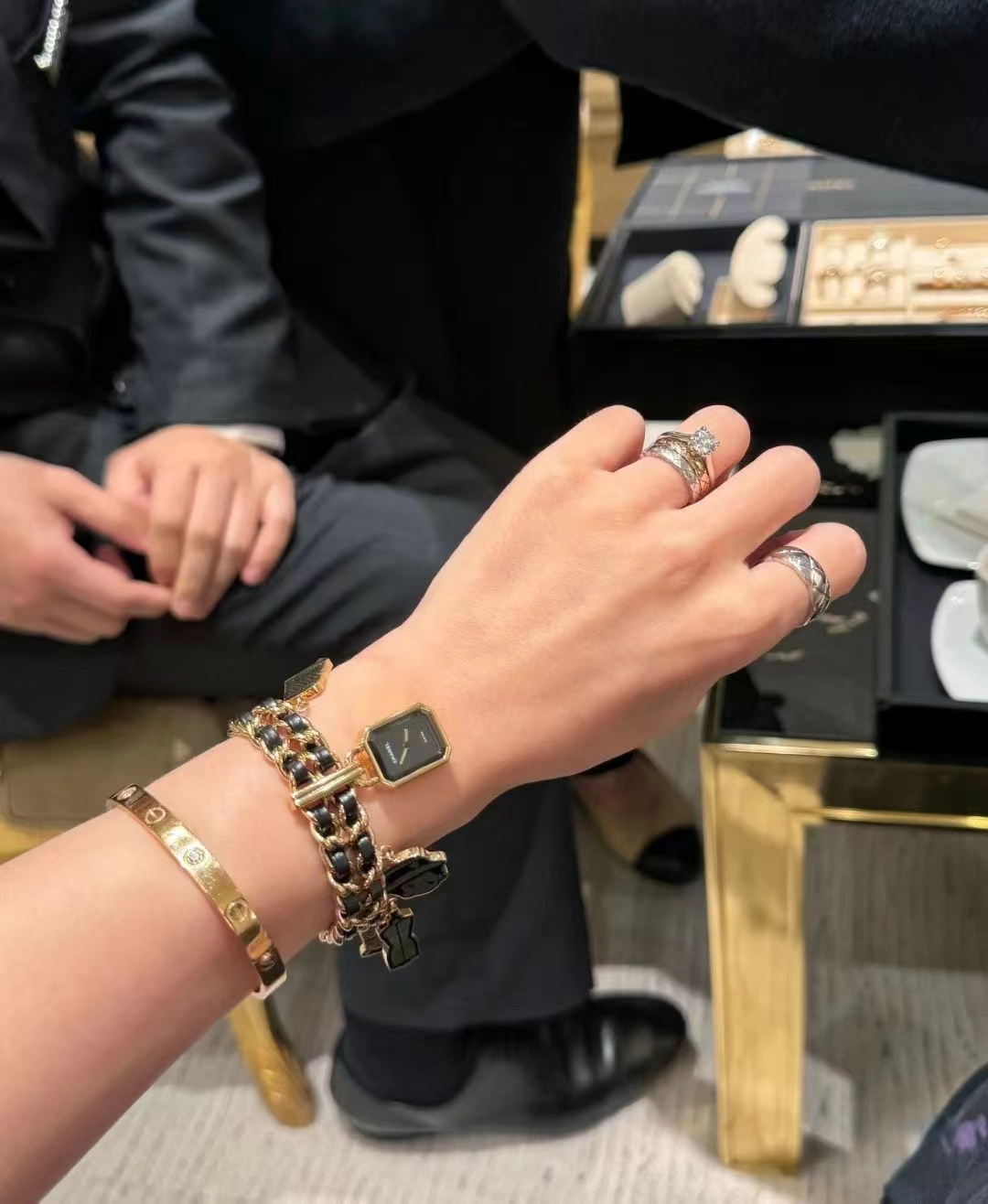 Chanel Première Watch: Classic Design Inspired by N° 5 Perfume Bottle - 图片 5
