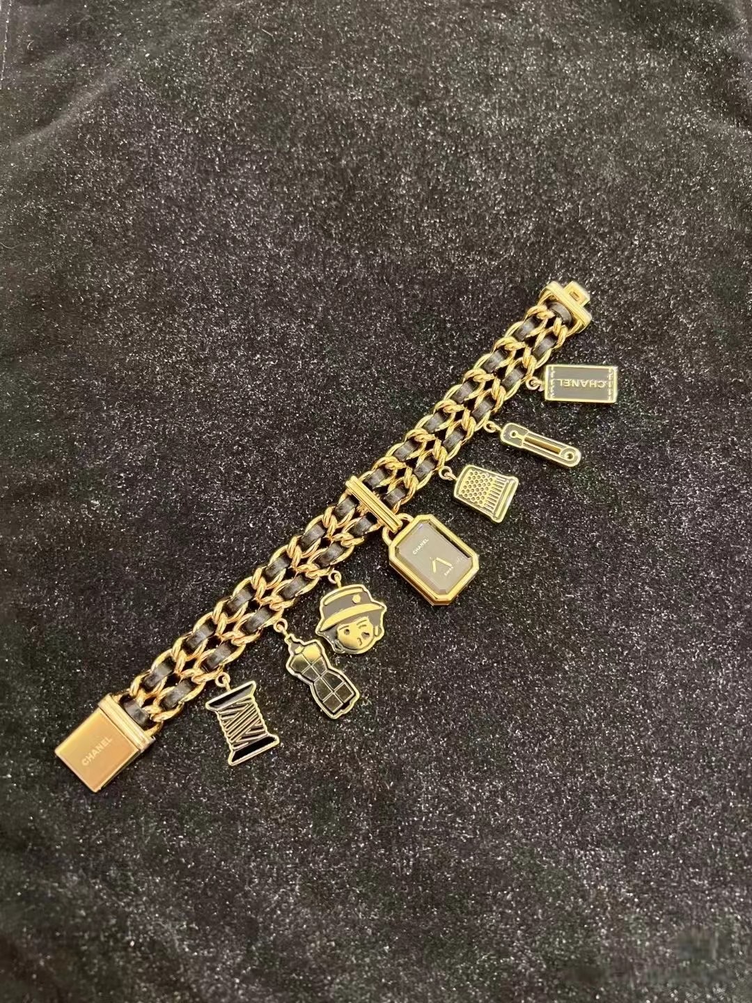 Chanel Première Watch: Classic Design Inspired by N° 5 Perfume Bottle - 图片 6