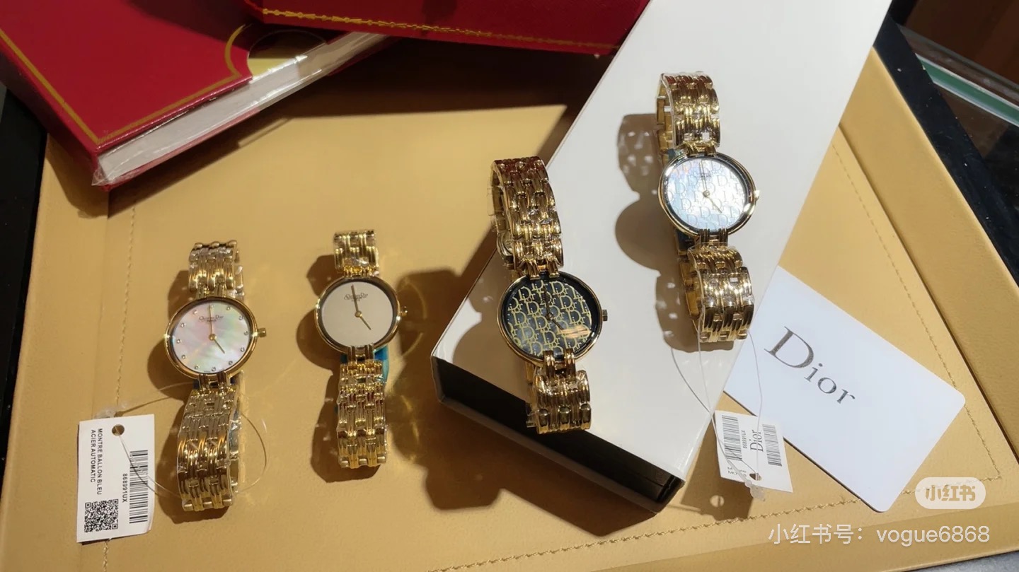 NO:858568,Newly added monochrome Dior women's fashion watch, a huge recommendation to get started ~ The variable disc size is 28mm, not too big or too small, it is simply a girl's favorite ~ mother-of-pearl face, with a special temperament ~ strong medieval style, dior, dior19860909新增外单色 Dior迪奥时尚魔头女表,上手巨推啊～变盘尺寸28mm不大不小,简直是女生的最爱是～珍珠贝母面,带上特别显气质～浓浓的中古风,,dior,dior,Watch