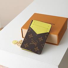 【顶级品质】M27771 黄LOUIS VUITTON Romy日本限定金色四叶草吊坠涂层帆布卡包女款柑 【顶级品质】M27771 黄LOUIS VUITTON Romy日本限定金色四叶草吊坠涂层帆布卡包女款柑