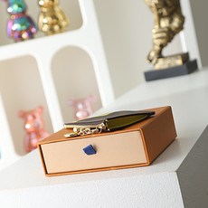 【顶级品质】M27771 黄LOUIS VUITTON Romy日本限定金色四叶草吊坠涂层帆布卡包女款柑 【顶级品质】M27771 黄LOUIS VUITTON Romy日本限定金色四叶草吊坠涂层帆布卡包女款柑