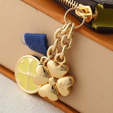 【顶级品质】M27771 黄LOUIS VUITTON Romy日本限定金色四叶草吊坠涂层帆布卡包女款柑 【顶级品质】M27771 黄LOUIS VUITTON Romy日本限定金色四叶草吊坠涂层帆布卡包女款柑
