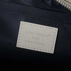 【顶级品质】M28913 白主体采用 Monogram Shadow 牛皮革,通过三重丝印工艺呈现渐变效 【顶级品质】M28913 白主体采用 Monogram Shadow 牛皮革,通过三重丝印工艺呈现渐变效