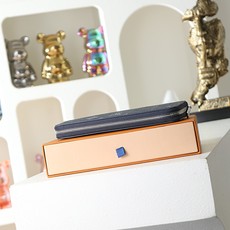 【顶级品质】M28777 深蓝为旅行增添运动优雅的单格影子皮革“Couvertère Passport” 【顶级品质】M28777 深蓝为旅行增添运动优雅的单格影子皮革“Couvertère Passport”