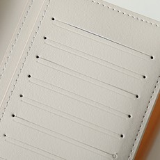 【顶级品质】M61697 白色主体采用 Monogram Shadow 牛皮革,通过三重丝印工艺呈现渐变 【顶级品质】M61697 白色主体采用 Monogram Shadow 牛皮革,通过三重丝印工艺呈现渐变