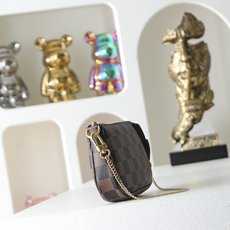 【顶级品质】 M58009 啡格 本款Mini Pochette Accessoires手拿包采用柔软Monogram帆 【顶级品质】 M58009 啡格 本款Mini Pochette Accessoires手拿包采用柔软Monogram帆