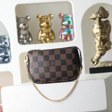 【顶级品质】 M58009 啡格 本款Mini Pochette Accessoires手拿包采用柔软Monogram帆 【顶级品质】 M58009 啡格 本款Mini Pochette Accessoires手拿包采用柔软Monogram帆
