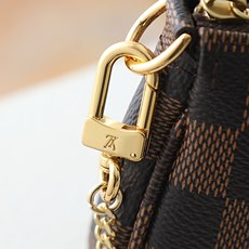 【顶级品质】 M58009 啡格 本款Mini Pochette Accessoires手拿包采用柔软Monogram帆 【顶级品质】 M58009 啡格 本款Mini Pochette Accessoires手拿包采用柔软Monogram帆