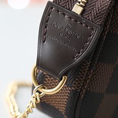 【顶级品质】 M58009 啡格 本款Mini Pochette Accessoires手拿包采用柔软Monogram帆 【顶级品质】 M58009 啡格 本款Mini Pochette Accessoires手拿包采用柔软Monogram帆