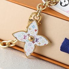 【顶级品质】 M4625z 白彩 限量版L Metis腰带以缤纷姿彩亮相路易威登与村上隆的开创性合作系列。莹泽链条方便随 【顶级品质】 M4625z 白彩 限量版L Metis腰带以缤纷姿彩亮相路易威登与村上隆的开创性合作系列。莹泽链条方便随