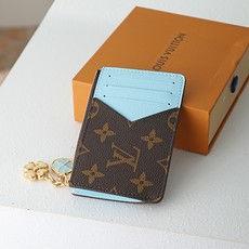 【顶级品质】M27770 蓝LOUIS VUITTON Romy日本限定金色四叶草吊坠涂层帆布卡包女款天 【顶级品质】M27770 蓝LOUIS VUITTON Romy日本限定金色四叶草吊坠涂层帆布卡包女款天