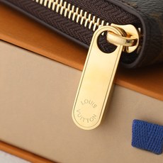 【顶级品质】M42616 棕作为路易威登代表性作品之一,此款Zippy拉链钱夹由Monogram帆布制成 【顶级品质】M42616 棕作为路易威登代表性作品之一,此款Zippy拉链钱夹由Monogram帆布制成