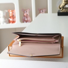 【顶级品质】M62235 粉作为路易威登经典设计之一,Sarah钱夹融合Monogram帆布与粒面皮革内 【顶级品质】M62235 粉作为路易威登经典设计之一,Sarah钱夹融合Monogram帆布与粒面皮革内