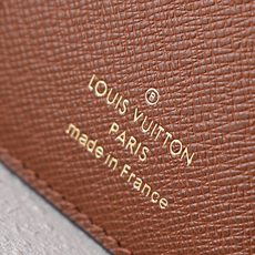 【顶级品质】M62472 棕本款Victorine钱夹取材Monogram帆布,以柔婉格调囊括功能元素, 【顶级品质】M62472 棕本款Victorine钱夹取材Monogram帆布,以柔婉格调囊括功能元素,