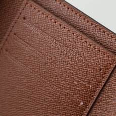 【顶级品质】M62472 棕本款Victorine钱夹取材Monogram帆布,以柔婉格调囊括功能元素, 【顶级品质】M62472 棕本款Victorine钱夹取材Monogram帆布,以柔婉格调囊括功能元素,