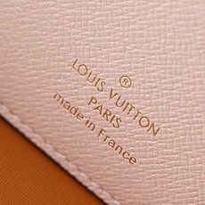 【顶级品质】M62360 粉本款Victorine钱夹取材Monogram帆布,以柔婉格调囊括功能元素, 【顶级品质】M62360 粉本款Victorine钱夹取材Monogram帆布,以柔婉格调囊括功能元素,