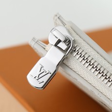 【顶级品质】M29130 白Victor 錢包、這款小巧的Victor錢包以Monogram Shado 【顶级品质】M29130 白Victor 錢包、這款小巧的Victor錢包以Monogram Shado