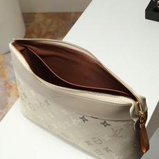 【顶级品质】M29427本款Pochette Voyage Souple手拿包采用Monogram Su 【顶级品质】M29427本款Pochette Voyage Souple手拿包采用Monogram Su