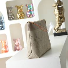 【顶级品质】M29427本款Pochette Voyage Souple手拿包采用Monogram Su 【顶级品质】M29427本款Pochette Voyage Souple手拿包采用Monogram Su
