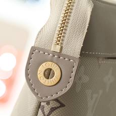 【顶级品质】M29427本款Pochette Voyage Souple手拿包采用Monogram Su 【顶级品质】M29427本款Pochette Voyage Souple手拿包采用Monogram Su