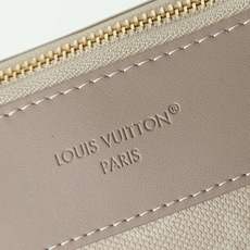 【顶级品质】M29427本款Pochette Voyage Souple手拿包采用Monogram Su 【顶级品质】M29427本款Pochette Voyage Souple手拿包采用Monogram Su