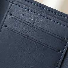 【顶级品质】M29130 蓝Victor 錢包、這款小巧的Victor錢包以Monogram Shado 【顶级品质】M29130 蓝Victor 錢包、這款小巧的Victor錢包以Monogram Shado
