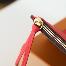 【顶级原单】M41659 啡格红本款Victorine钱夹取材Monogram帆布,以柔婉格调囊括功能元 【顶级原单】M41659 啡格红本款Victorine钱夹取材Monogram帆布,以柔婉格调囊括功能元