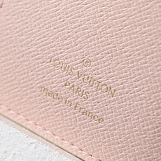 【顶级原单】M64022 白格粉本款Victorine钱夹取材Monogram帆布,以柔婉格调囊括功能元 【顶级原单】M64022 白格粉本款Victorine钱夹取材Monogram帆布,以柔婉格调囊括功能元