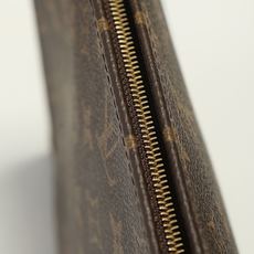 【顶级品质】M47542 老花由全新标志性老花Monogram Eclipse帆布裁制而成,此款风格硬朗 【顶级品质】M47542 老花由全新标志性老花Monogram Eclipse帆布裁制而成,此款风格硬朗