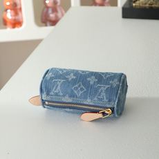【顶级品质】M27604 蓝Speedy系列呈献本款Trousse中号丹宁布钱夹, 饰以标志性Monog 【顶级品质】M27604 蓝Speedy系列呈献本款Trousse中号丹宁布钱夹, 饰以标志性Monog