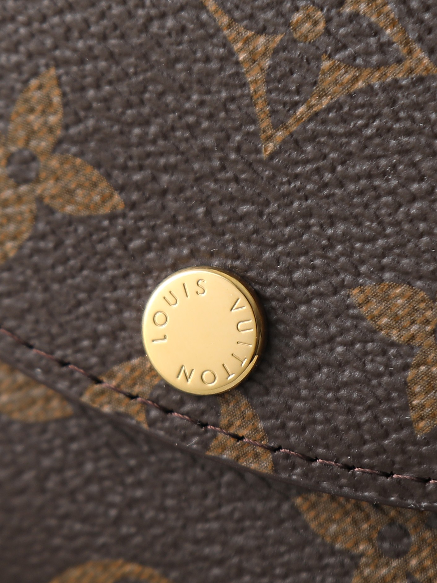 【顶级品质】M62361 老花配粉本款Rosalie零钱包采用Monogram帆布和明丽粒面皮革内衬，以