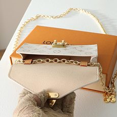 【顶级品质】M4871z 白花本款LVPouch Meiis腰带兼具时尚格调与实用巧思。金属链条结合可拆 【顶级品质】M4871z 白花本款LVPouch Meiis腰带兼具时尚格调与实用巧思。金属链条结合可拆