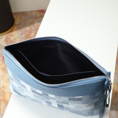 【顶级品质】M28846本款Pochete Voyage Souple手拿包采用Damoflage 涂层 【顶级品质】M28846本款Pochete Voyage Souple手拿包采用Damoflage 涂层
