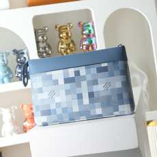 【顶级品质】M28846本款Pochete Voyage Souple手拿包采用Damoflage 涂层 【顶级品质】M28846本款Pochete Voyage Souple手拿包采用Damoflage 涂层