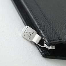 【顶级品质】M30450 十字纹Pochette Voyage手拿包取材深染Taiga皮革,右下角点缀金 【顶级品质】M30450 十字纹Pochette Voyage手拿包取材深染Taiga皮革,右下角点缀金